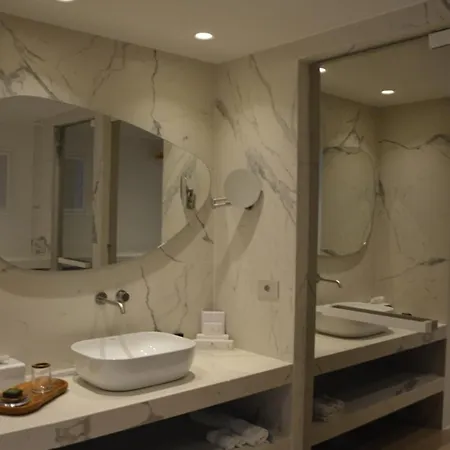 νumi Boutique Mykonos Town