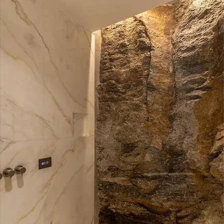 νumi Boutique Hotel